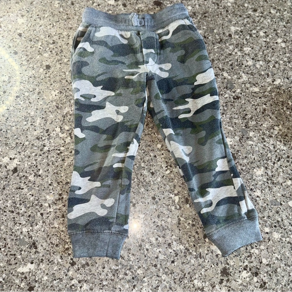Oshkosh B’Gosh l Camo Print Kids Joggers l Boy’s Size: 3T